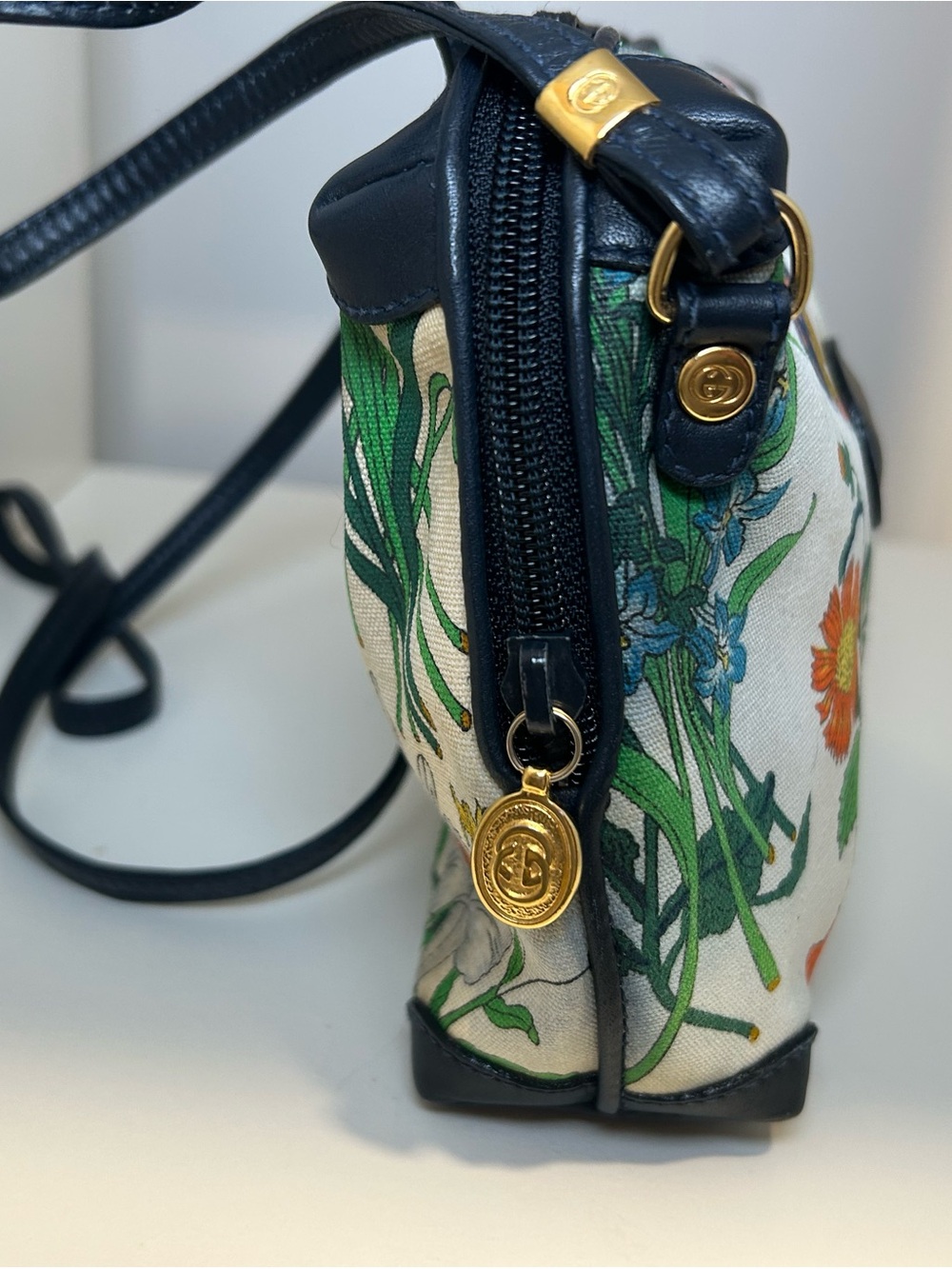 Authentic Vintage Gucci Flora Crossbody Bag - Picture 6 of 16